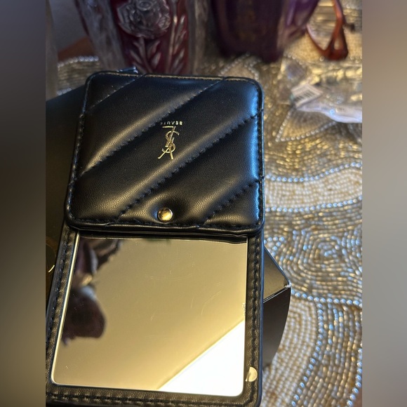 Yves Saint Laurent - Picture 8 of 10